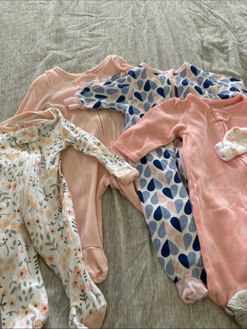 BUNDLE OF 5 - NEWBORN GIRL FOOTED PAJAMAS - Picture 3 of 8